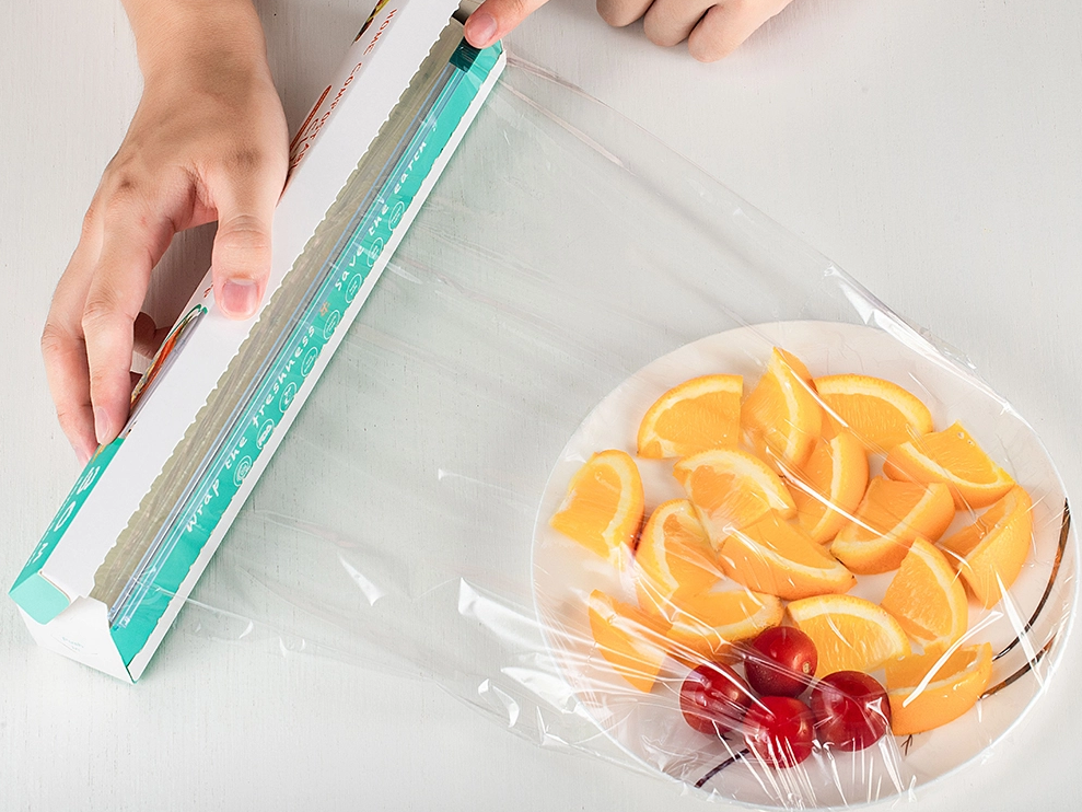 لماذا يعتبر Cling Film هو الخيار المفضل لتغليف المواد الغذائية في السوبر ماركت