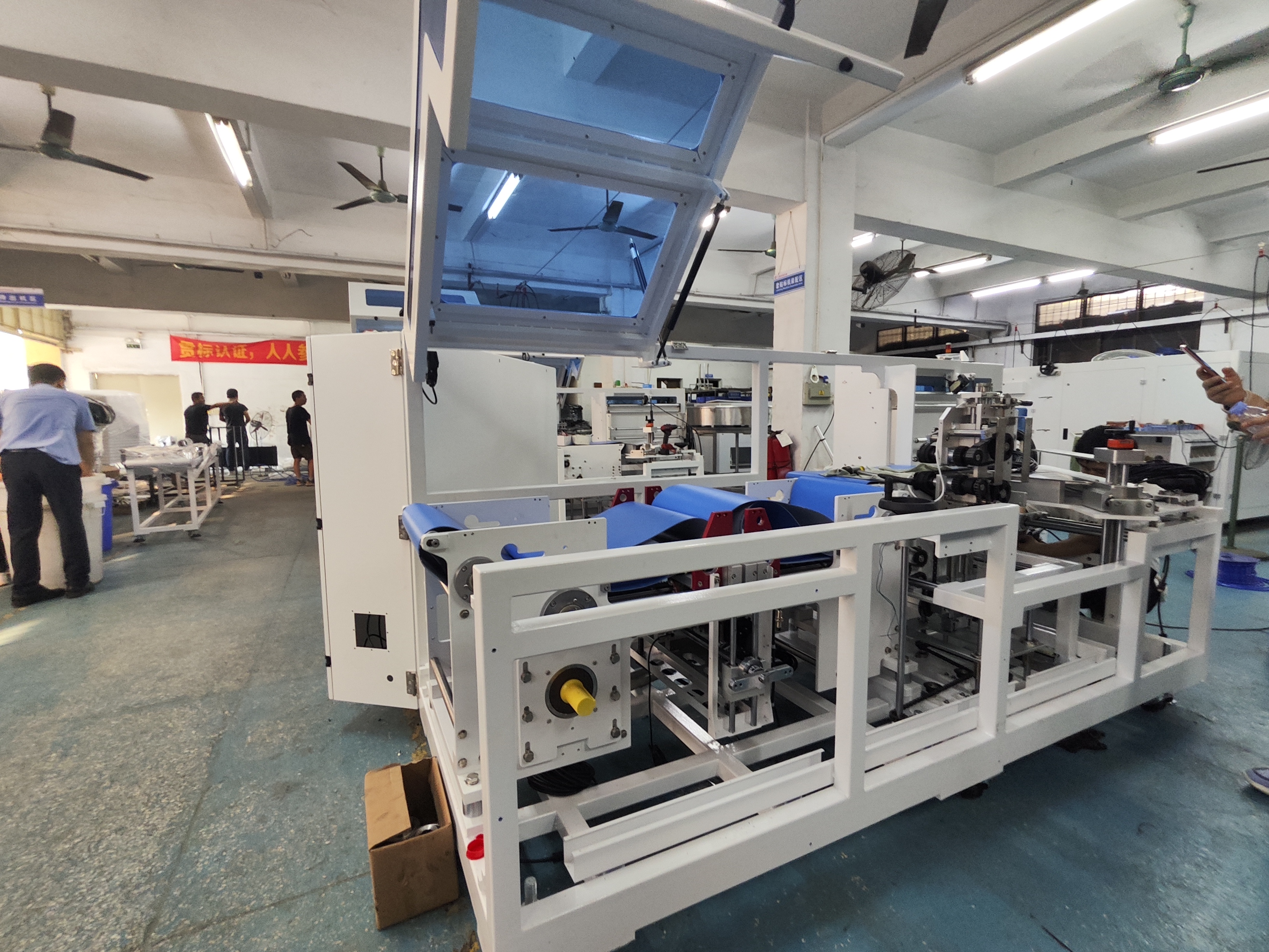 السلع الرياضية متعددة الوظائف الحرارة تقلص الفيلم التعبئة والتغليف التفاف آلة POF كم فيلم يتقلص التعبئة والتغليف آلة التغليف