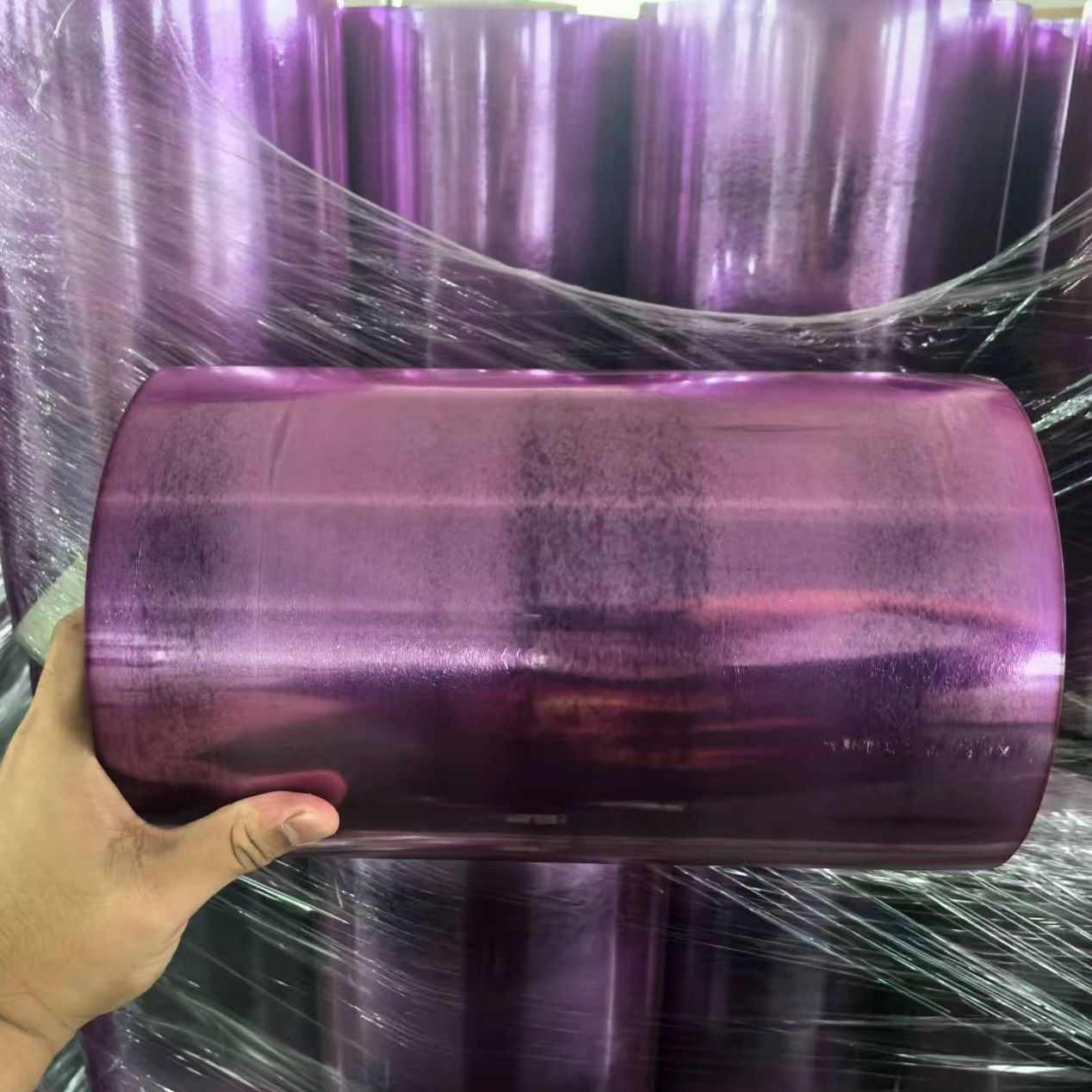 اللون الأرجواني لينة مكافحة الضباب PVC الغذاء تمتد فيلم التشبث فيلم جامبو رول لتغليف المواد الغذائية
